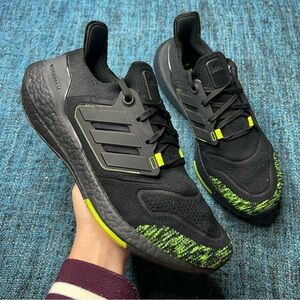 Adidas Ultraboost 22 Sneakers in Black Solar Yellow Men's Size 9.5 Shoes